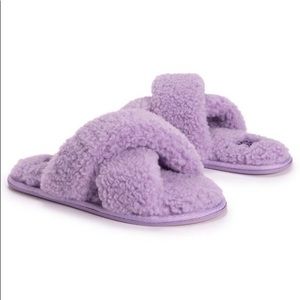 ⬇️🎉 SALE BNIP Muk Luks Criss Cross Slippers